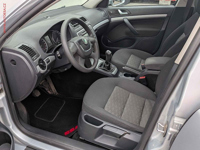 Škoda Octavia (2013) 1.6 TDi, 2.maj, Ambiente - fotka 9 z 15