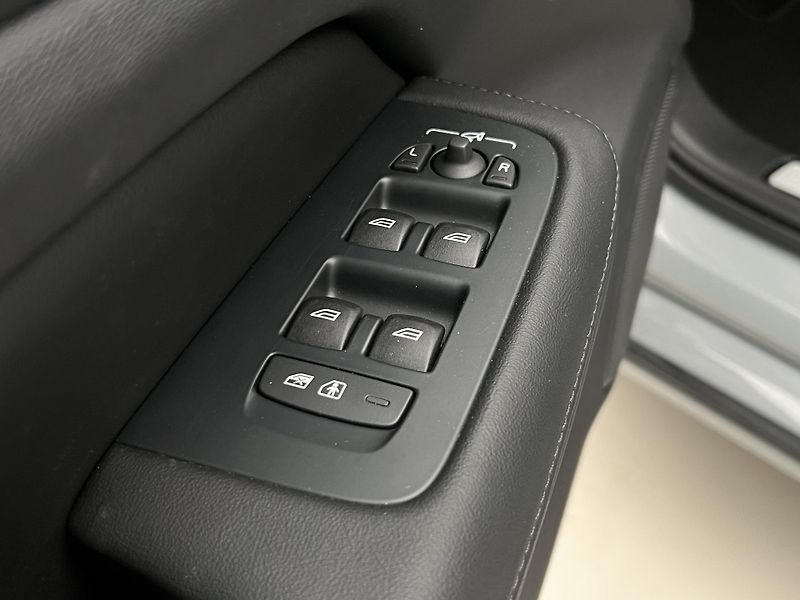 Volvo V60 B4 PLUS DARK AUT 1.maj. - fotka 42 z 43
