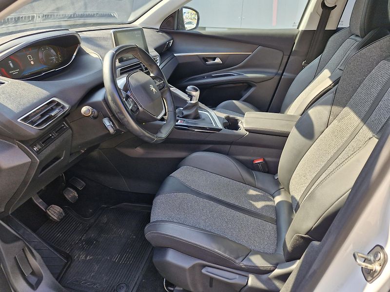 Peugeot 3008  Allure 1,5 BlueHDi (96 kW) - fotka 9 z 10