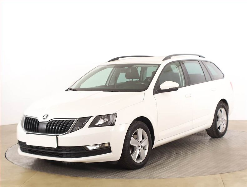 Škoda Octavia (2019) 1.6 TDI, Tempomat - fotka 2 z 16