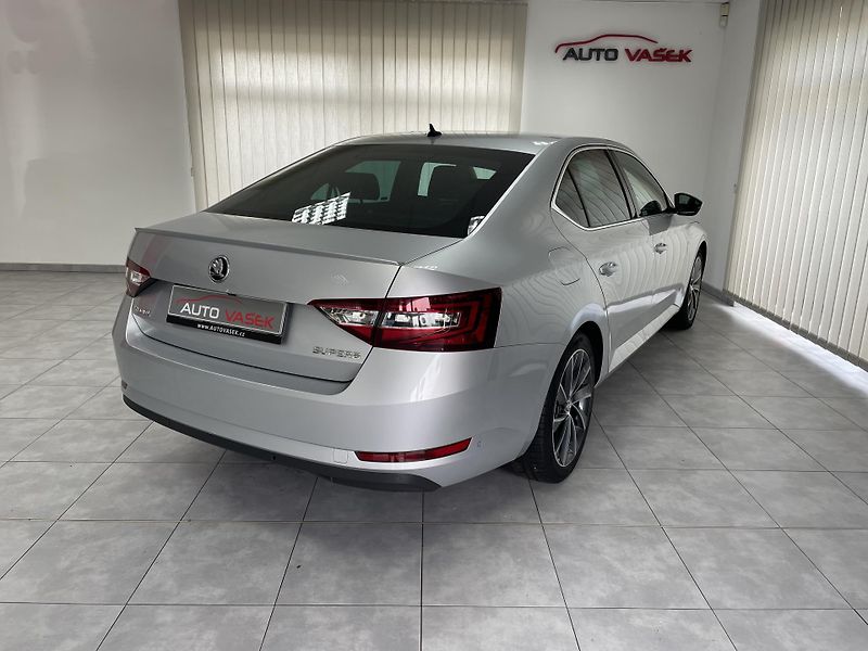Škoda Superb 2.0 TDi 110 kw REZERVACE - fotka 11 z 33