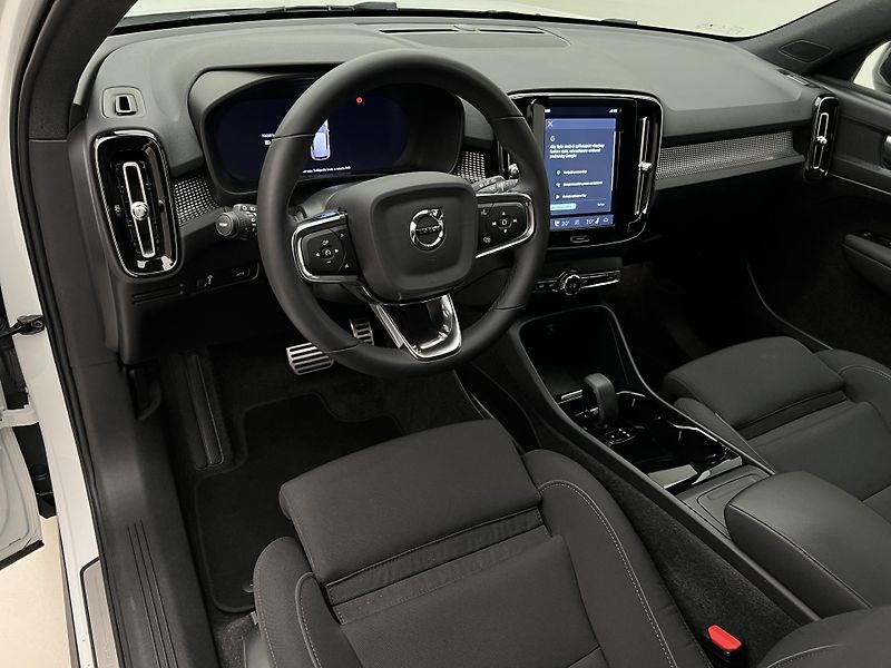 Volvo XC40 RECHARGE PLUS TWIN ENGINE AUT - fotka 4 z 43
