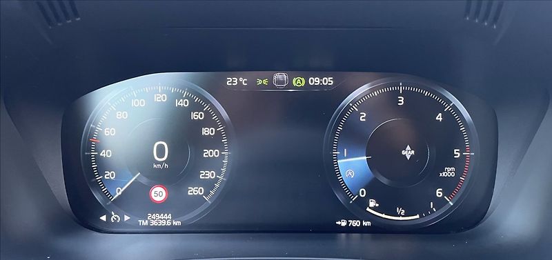 Volvo XC60 2,0 D.110kw.D3.DPH.STK 6/28 - fotka 15 z 27