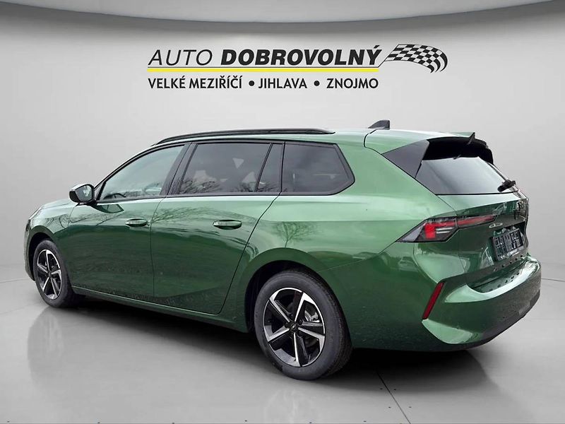 Opel Astra Edition ST Hybrid 1.2 TURBO (1 - fotka 4 z 23