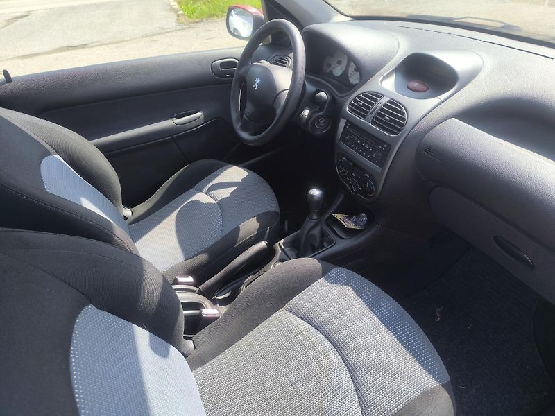 Peugeot 206 PĚKNÝ,BEZ KOROZE,NOVÁ TK+E - fotka 7 z 11