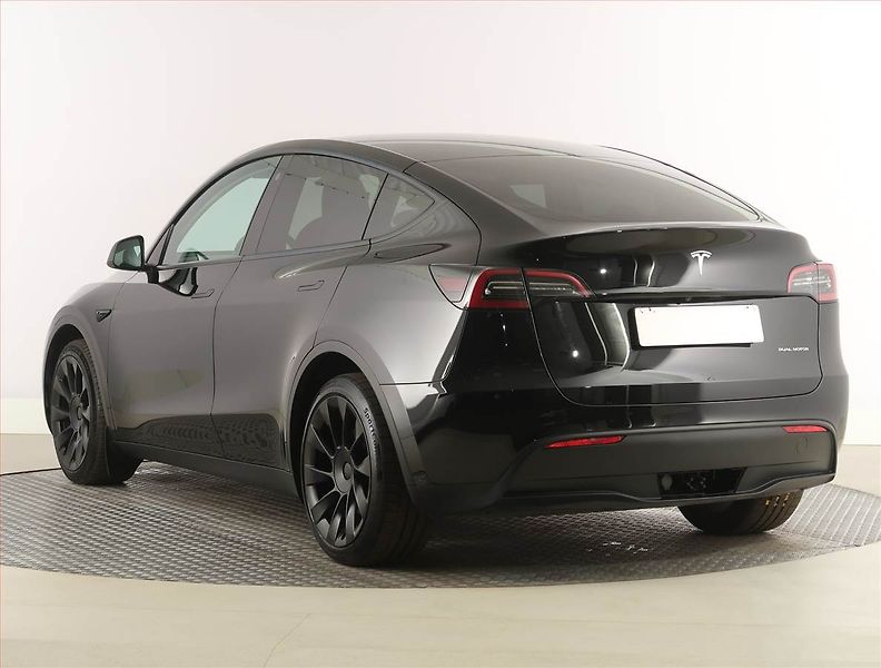 Tesla Model Y (2023) Long Range AWD 79kWh, SoH 93% - fotka 4 z 33