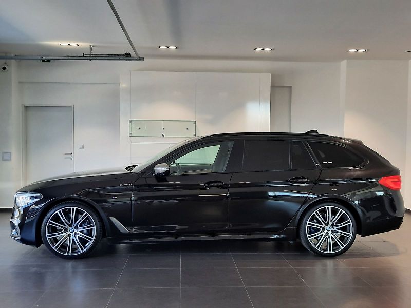 BMW Řada 5 (2020) M550d xDrive Touring - fotka 3 z 15
