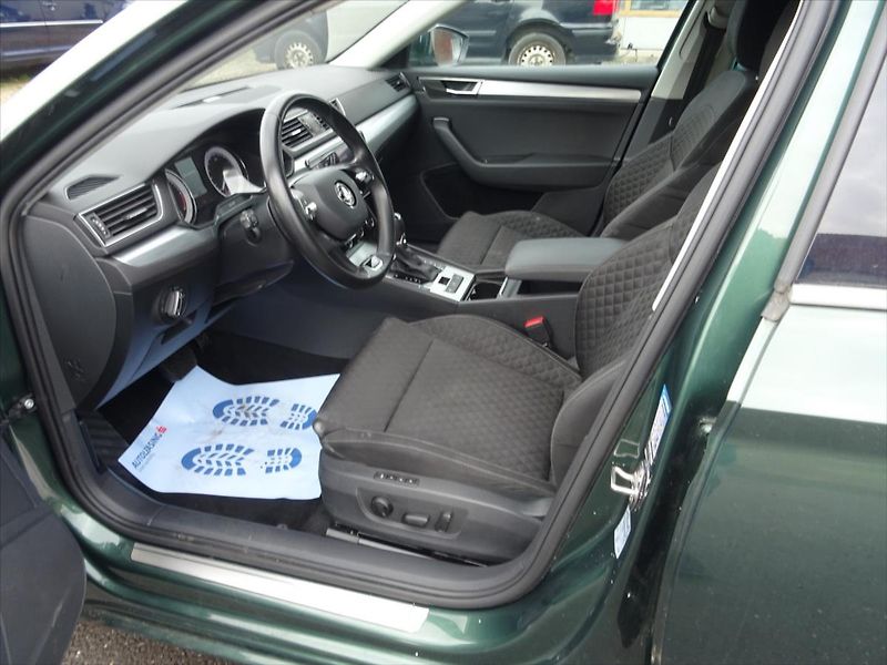 Škoda Superb 1,6 TDI 88 kW Automat - fotka 9 z 27