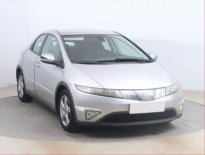 Honda Civic (2008) 1.8 i, po STK, jezdí výborně - fotografie inzerátu