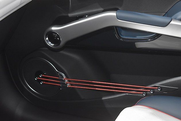 BYD Atto 3 - výplň ve dveřích jako struny kytary., zdroj: Deník/Radek Pecák