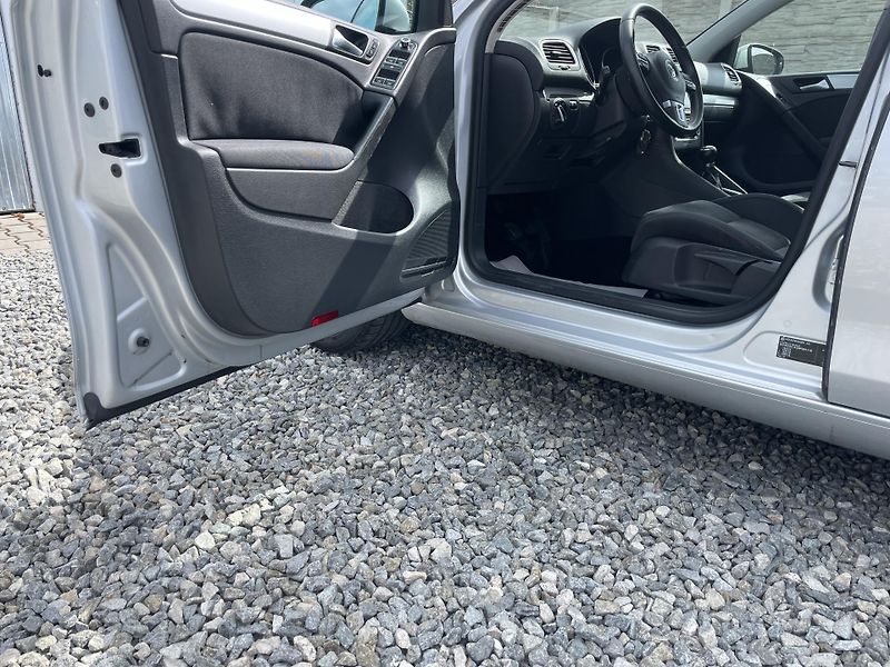 Volkswagen Golf 1.6TDi 105PS  6 HIGHLINE TOP!! - fotka 92 z 176