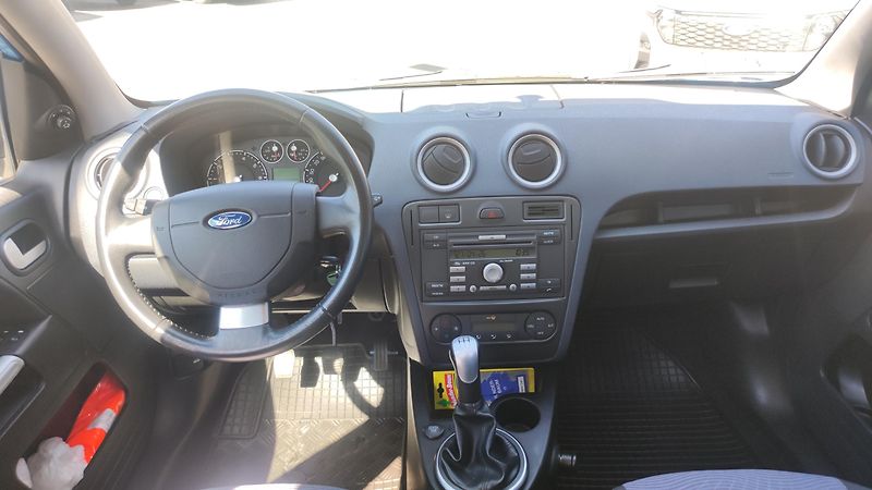Ford Fusion (2009) 1,6 74kW ČR plný servis - fotka 9 z 21