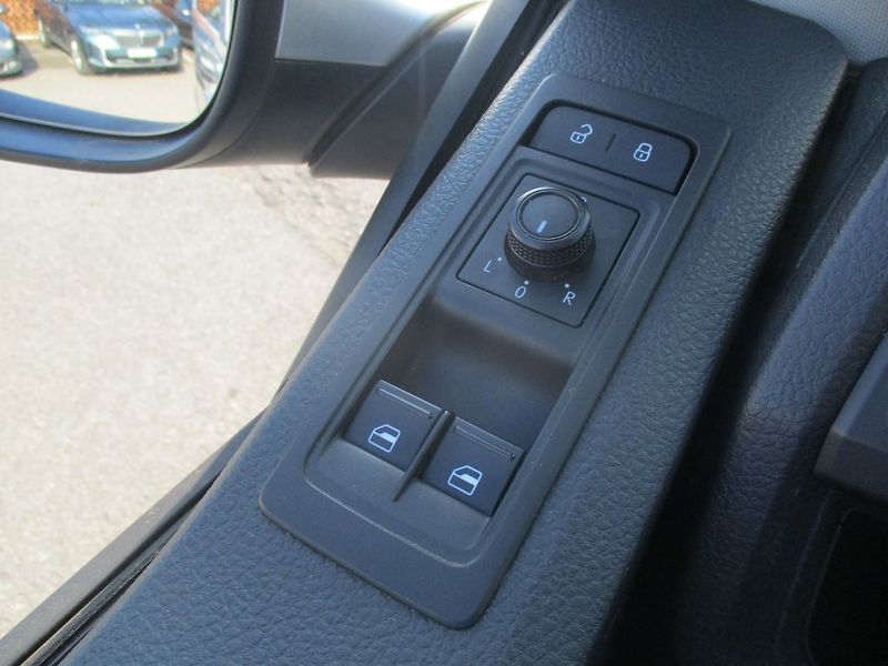Volkswagen Caravelle T6 2.0 TDI 110kw  9 míst,Navi, - fotka 11 z 31