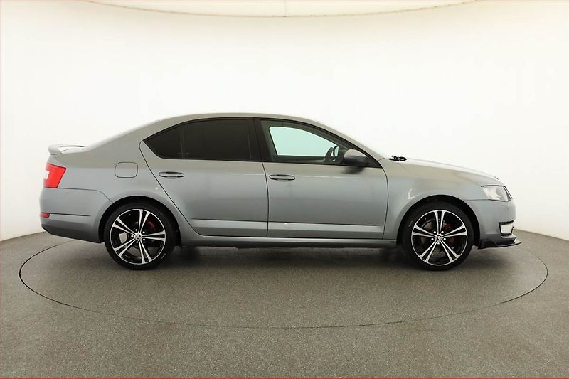 Škoda Octavia (2013) 1.2 TSI, Tempomat - fotka 6 z 13