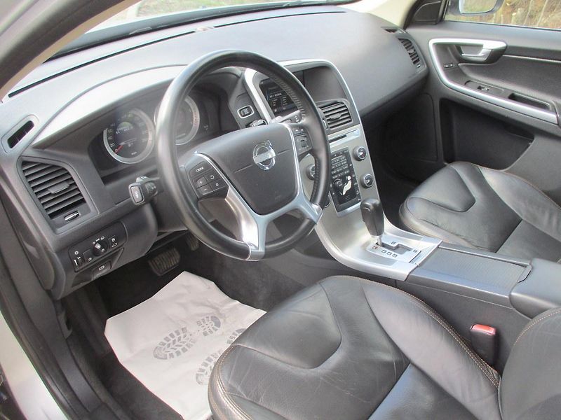 Volvo XC60 2.4 D5*AWD*NAVI*198 tkm*SUMMUM - fotka 13 z 56