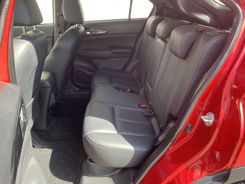 Mitsubishi Eclipse Cross (2018) 1.5 T-MIVEC 4x4, TOP, AT, LED - fotka 10 z 21