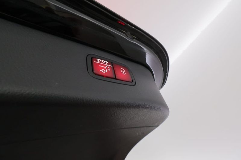 Mercedes-Benz Třídy C 300e Avantgarde Premium 360 - fotka 26 z 26