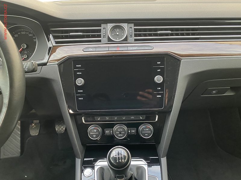 Volkswagen Passat (2019) 2.0 TDi, Highline, navi - fotka 12 z 19