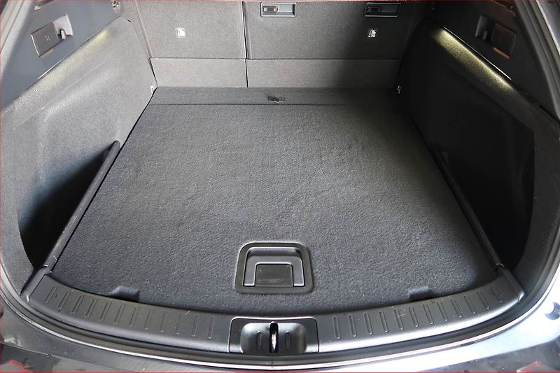 Toyota Corolla (2022) Style 1.8 Hybrid - fotka 14 z 17