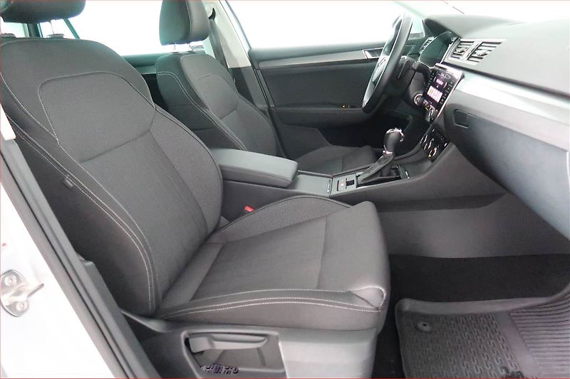 Škoda Superb (2023) 2.0 TDI - fotka 9 z 20