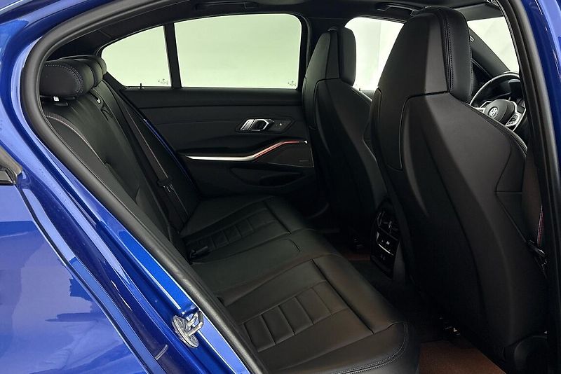 BMW Řada 3 330i xDrive - fotka 12 z 27