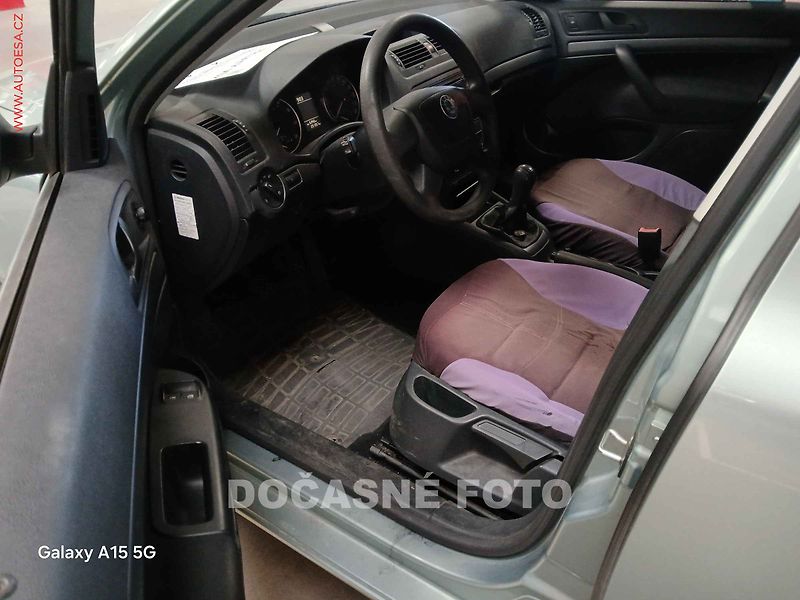Škoda Octavia (2011) 1.2 TSI, 1.maj,ČR - fotka 3 z 3