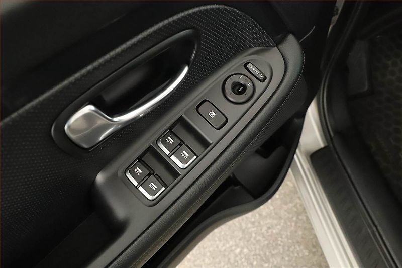 Kia Carens (2014) 1.6 GDI, Tempomat - fotka 12 z 15