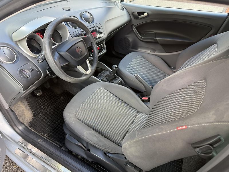 Seat Ibiza 1,4i AUT. KLIMATIZACE - fotka 9 z 20