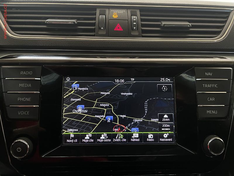 Škoda Superb (2015) 1.4 TSi, Xenon, panor - fotka 13 z 15
