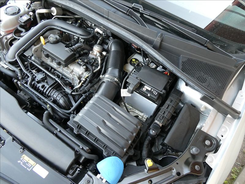 Škoda Fabia 1,0 TSi 70kW koupeno v ČR, DPH - fotka 38 z 39