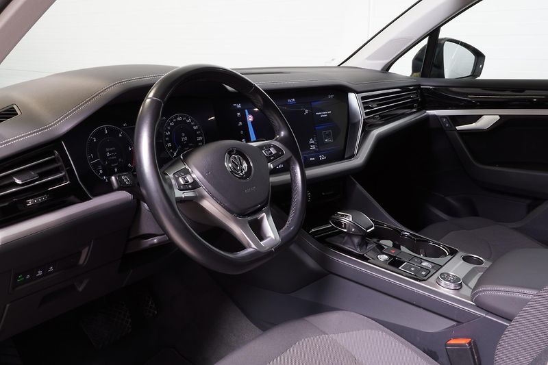 Volkswagen Touareg 3.0TDI,170kW,ČR,DigitalCockpit - fotka 11 z 29