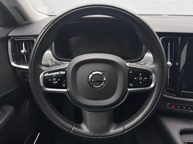 Volvo S90 T6 AWD MOMENTUM AUT 1.maj - fotka 3 z 53