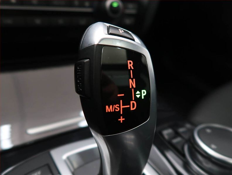 BMW Řada 5 (2014) 530d xDrive, 4X4, Automat - fotka 15 z 17