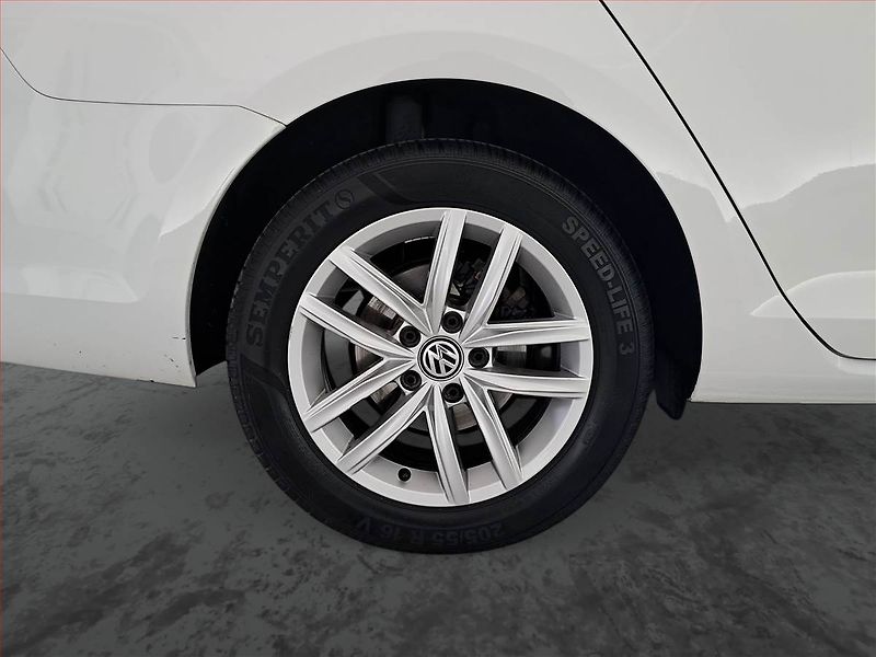 Volkswagen Golf (2019) Highline 1.5 TSI, Tempomat - fotka 14 z 18