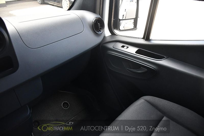 Mercedes-Benz Sprinter 211 CDI L2H2 (W907) 155k - fotka 21 z 37