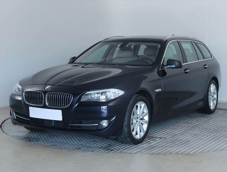 BMW Řada 5 (2010) 530d, Automat, Navi, Bi-Xenony - fotka 2 z 22