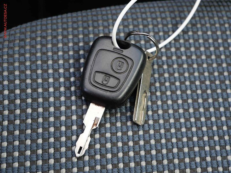 Peugeot 206 (2004) 1.4HDi, X-Line, AC - fotka 15 z 16