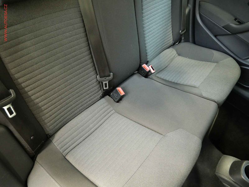 Volkswagen Polo (2011) 1.2 12V, AC - fotka 12 z 16