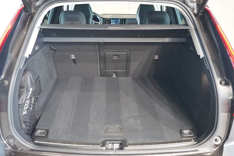Volvo XC60 B5 AWD Plus Dark, Ventilace - fotka 8 z 46