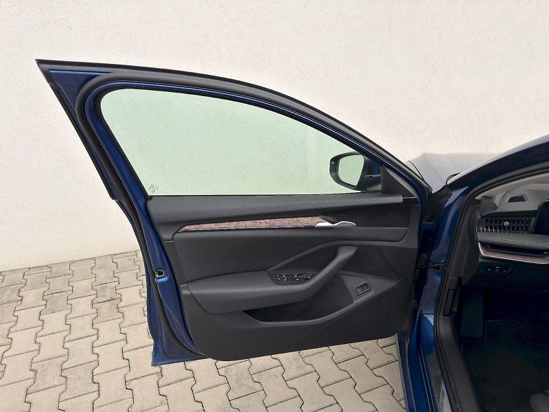 Škoda Superb (2025) COMBI 4x4 L K TD 142/2.0 A7A - fotka 23 z 40
