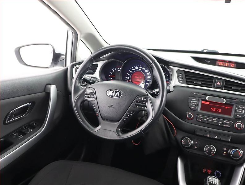 Kia Ceed (2015) 1.4 CRDi, po STK - fotka 7 z 17