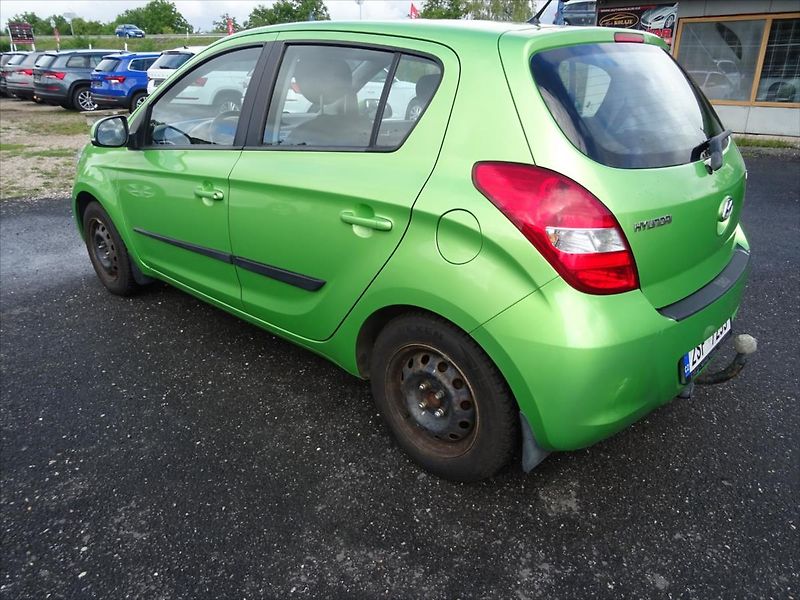 Hyundai i20 1,3 57 kW - fotka 7 z 29