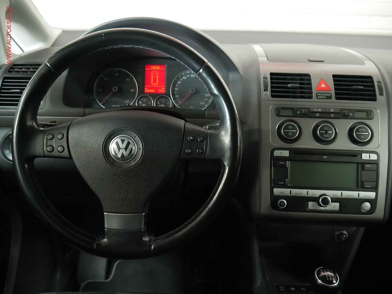 Volkswagen Touran (2009) 1.9 TDI - fotka 11 z 19