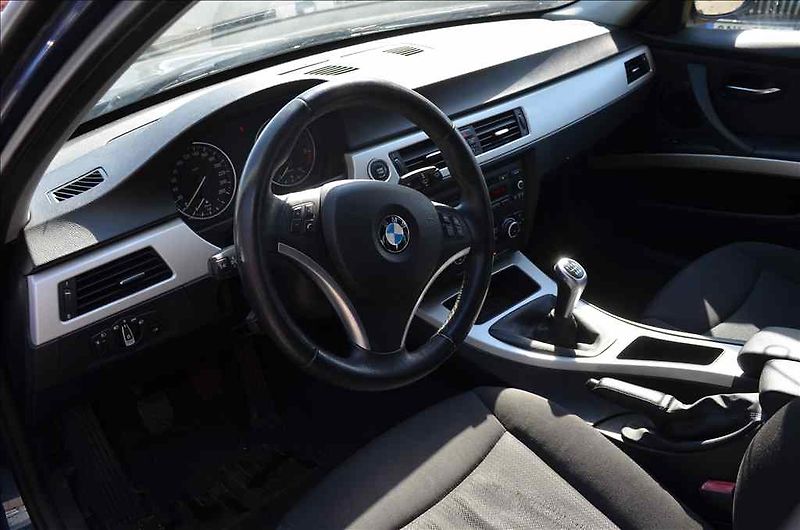 BMW Řada 3 (2010) 316D - fotka 14 z 20