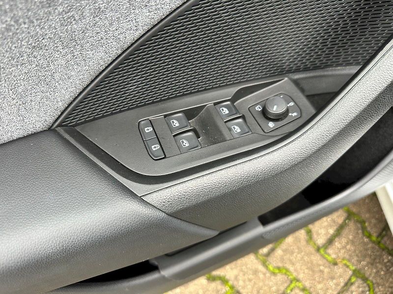 Škoda Octavia (2024) 1.5 TSI 110kW MHEV Top Selecti - fotka 8 z 24