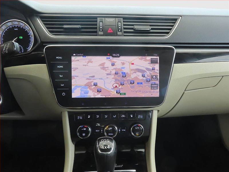 Škoda Superb (2018) Laurin&Klement 2.0 TDI, 4X4 - fotka 12 z 15