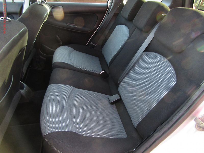 Peugeot 206 (2004) 1.4 HDi, ČR, AC, park.asist - fotka 10 z 14