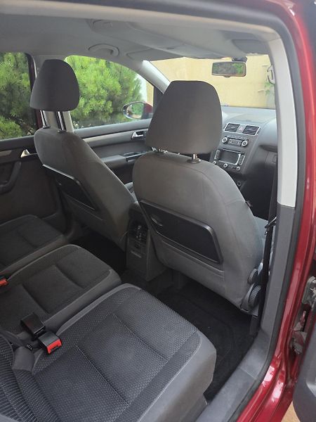 Volkswagen Touran (2011) Prodám VW Touran 2.0, 7 míst - fotka 17 z 21