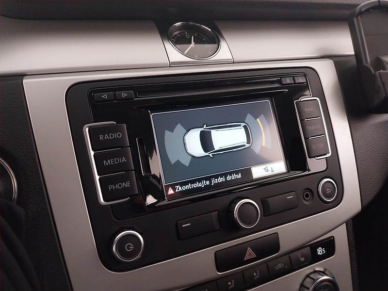 Volkswagen Passat (2011) 2.0 TDI, Serv.kniha, Navi - fotka 18 z 19
