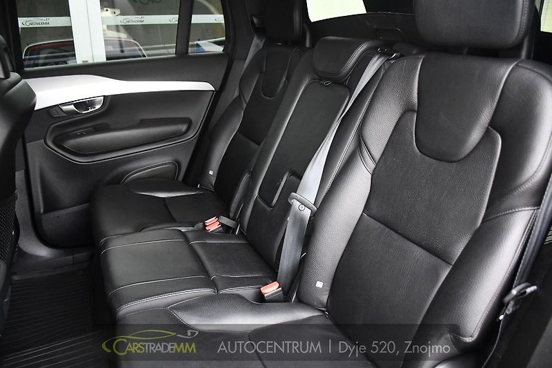 Volvo XC90 D5 AWD MOMENTUM ČR - fotka 20 z 39